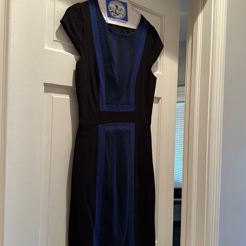 Like new, sexy bcbg maxazria navy and blue shirt dress with cap sleeves.